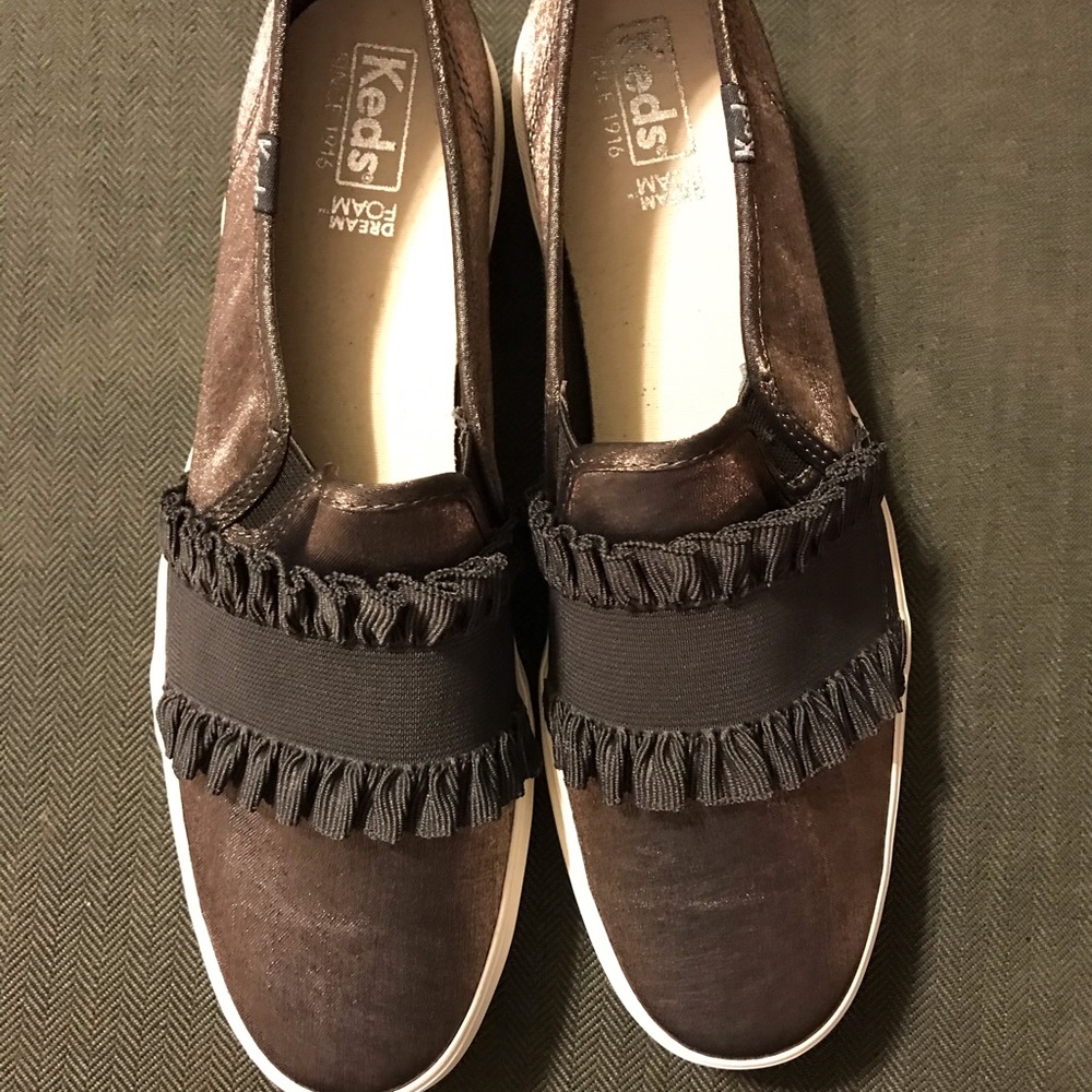 Keds - NWOT Women's Triple Band Ruffle Sneaker